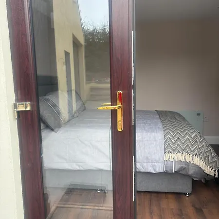 Private Detached Small Bedroom And Bathroom Only- This Is Not An Apartment- No Clothes Storage Or Cooking Facilities Butlersbridge Exterior photo