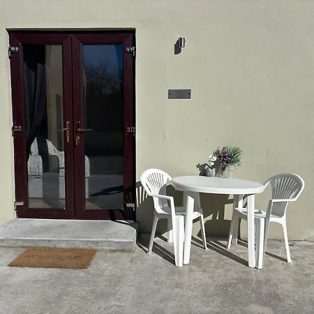 Private Detached Small Bedroom And Bathroom Only- This Is Not An Apartment- No Clothes Storage Or Cooking Facilities Butlersbridge Exterior photo